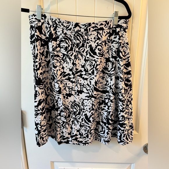 Adrienne Vittadini L Black/White Fit and Flare Mini Skirt - Picture 2 of 4